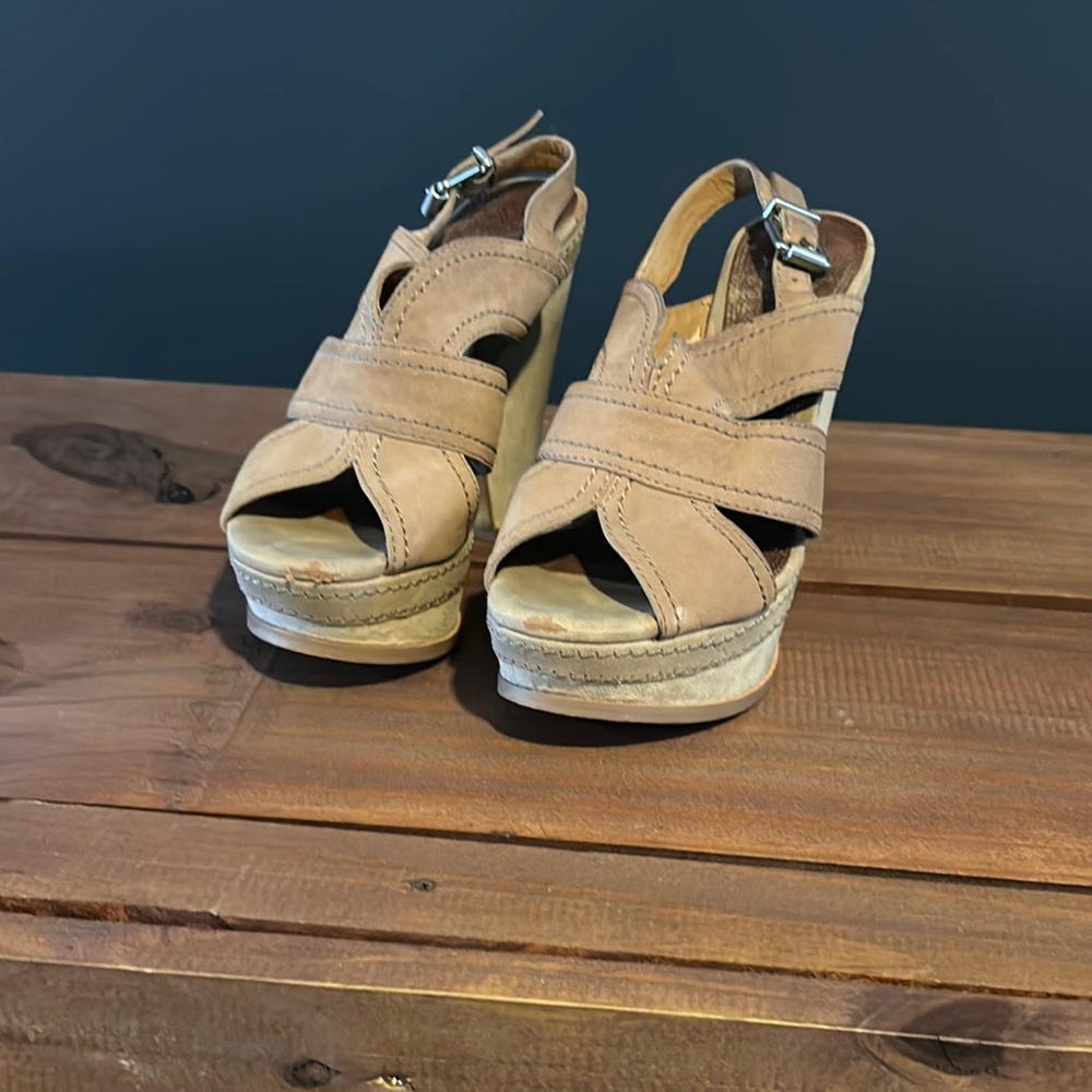 Women's Tan Wedge Sandals
